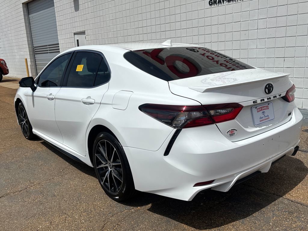 Used 2024 Toyota Camry SE image 6