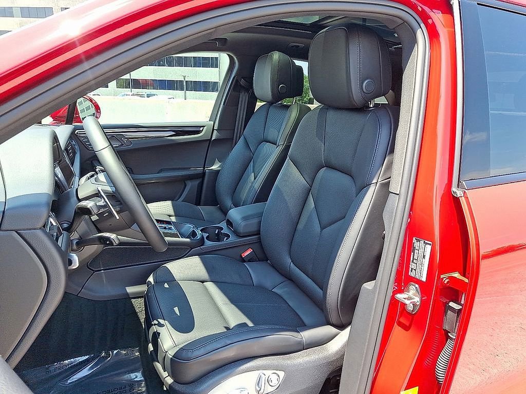 Used 2025 Porsche Macan image 15