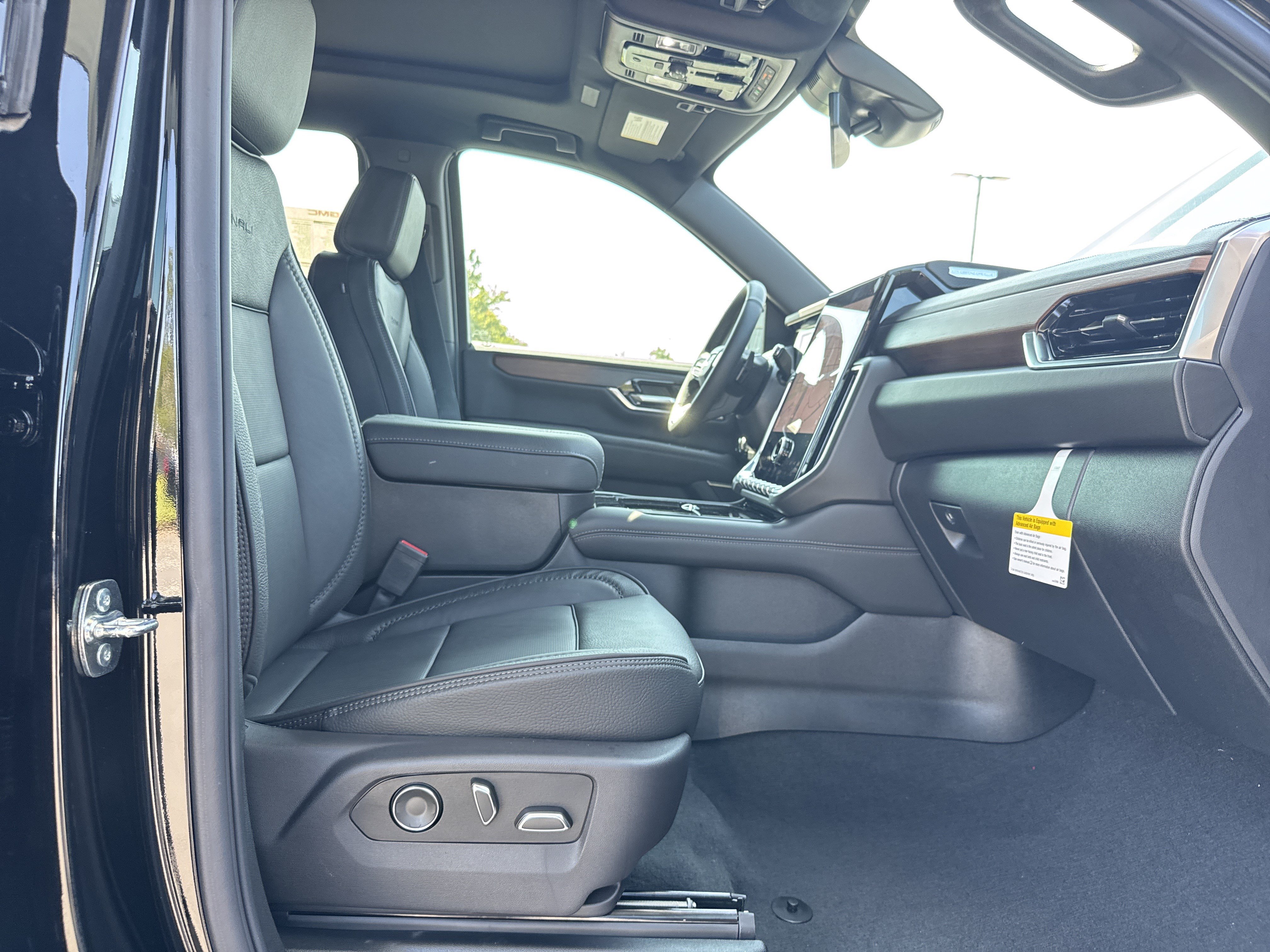 New 2026 GMC Yukon XL Denali w/ Sun & Power Step Package AWD/4WD image 33