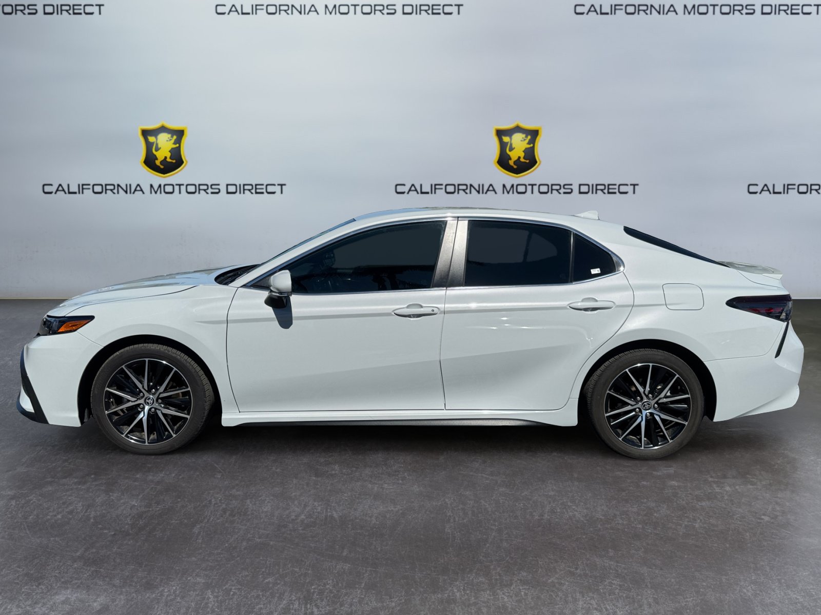 Used 2024 Toyota Camry SE w/ Blackout Package (TMS) FWD image 2