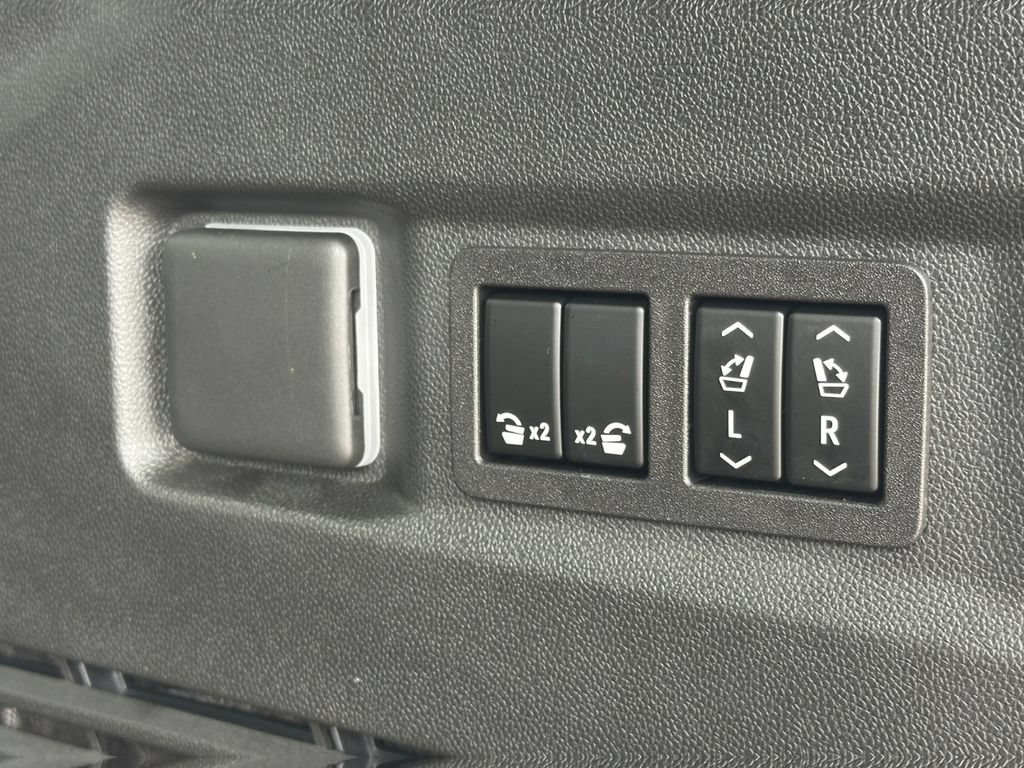 New 2026 GMC Yukon AT4 Ultimate w/ LPO, Floor Liner Package AWD/4WD image 48