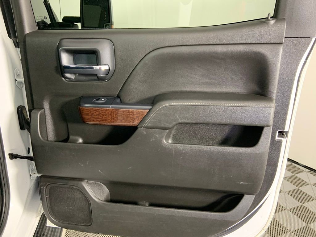 Used 2019 GMC Sierra 2500 SLT w/ Duramax Plus Package AWD/4WD image 25