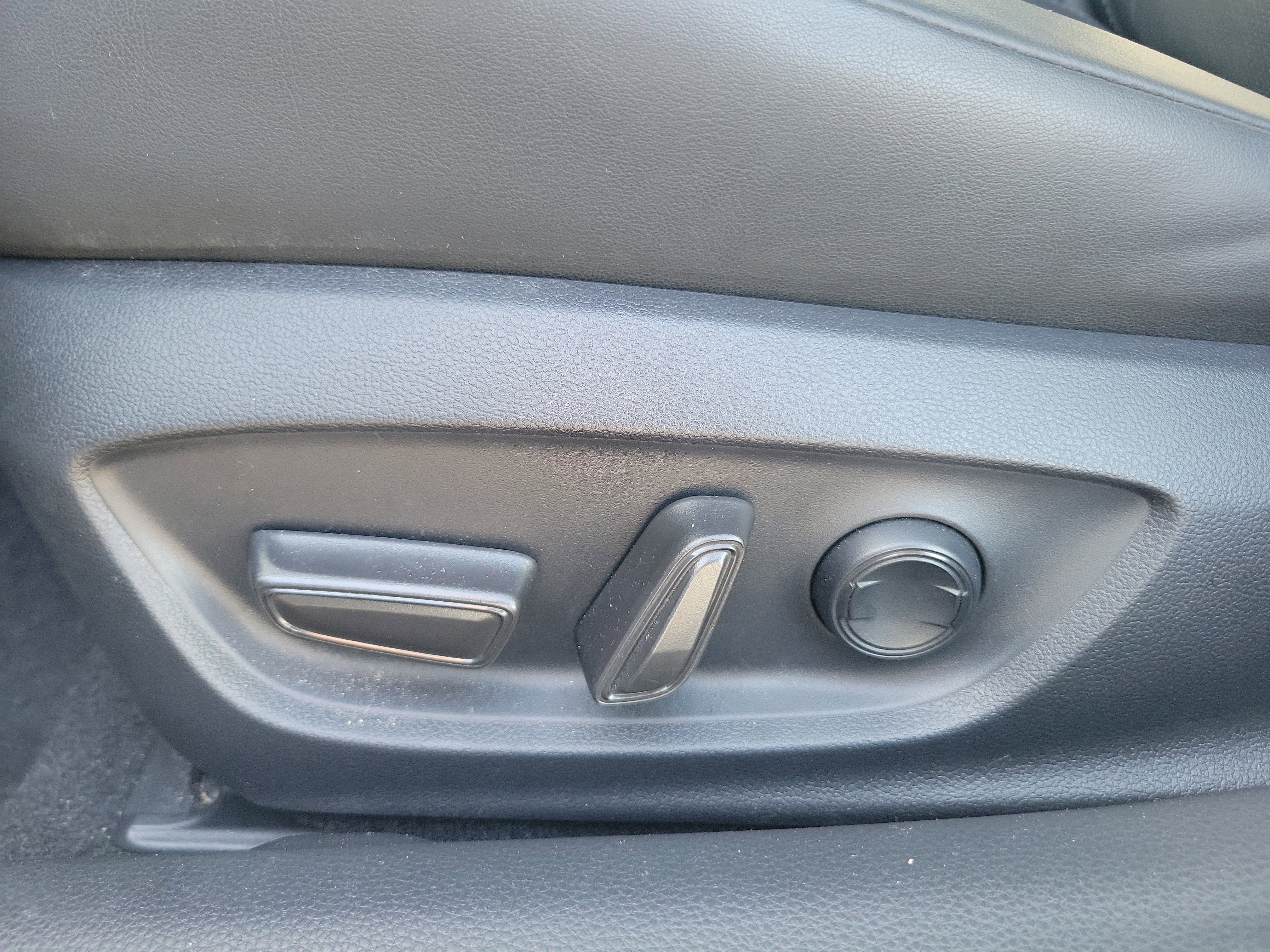 Used 2025 Toyota Prius XLE image 21