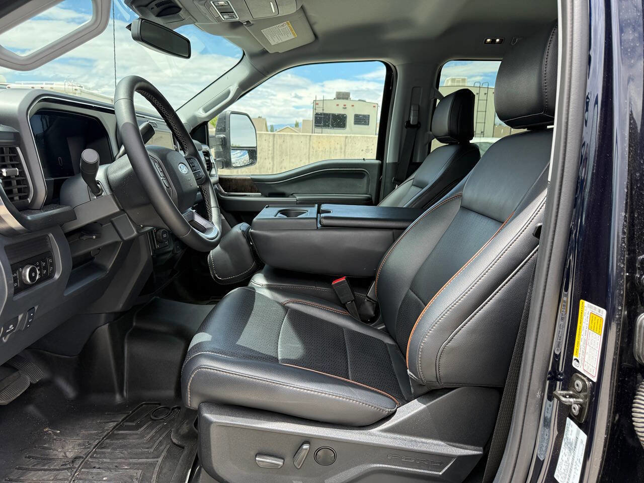 Used 2025 Ford F350 Lariat w/ FX4 Off-Road Package AWD/4WD image 12