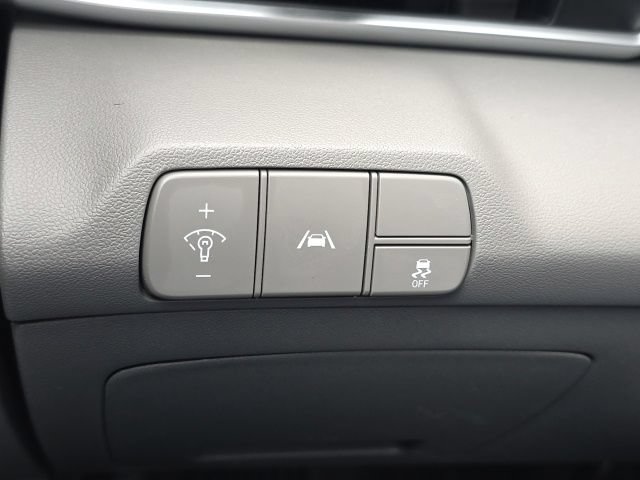 Used 2023 Hyundai Elantra SEL FWD image 9