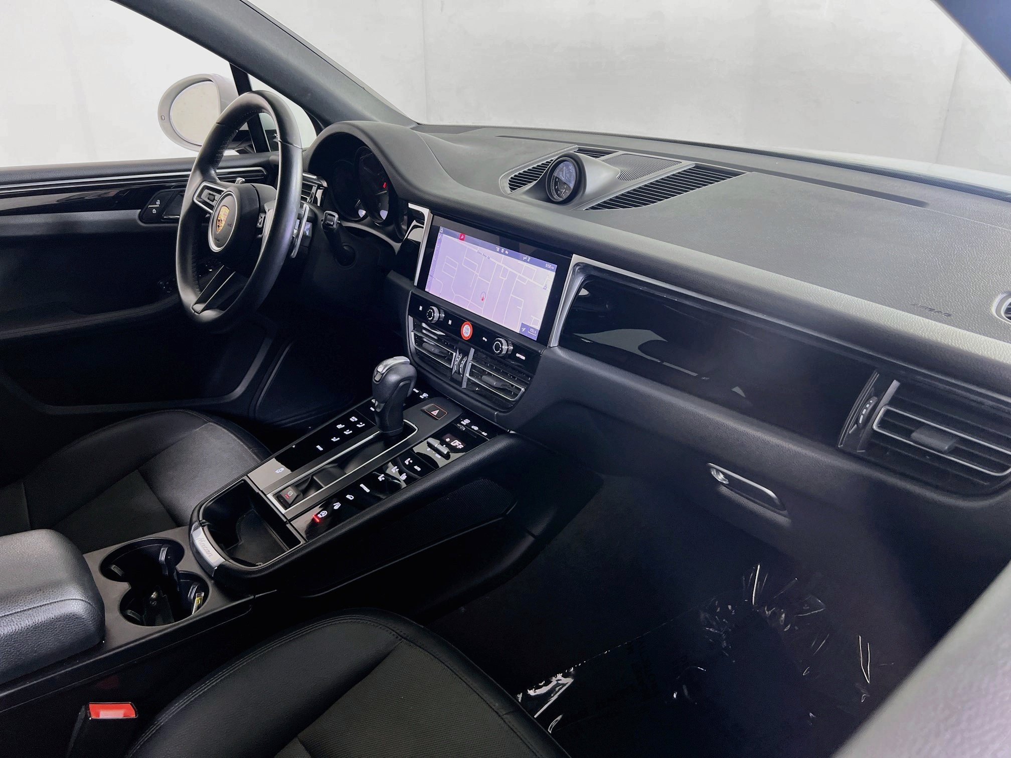 Used 2022 Porsche Macan AWD/4WD image 28