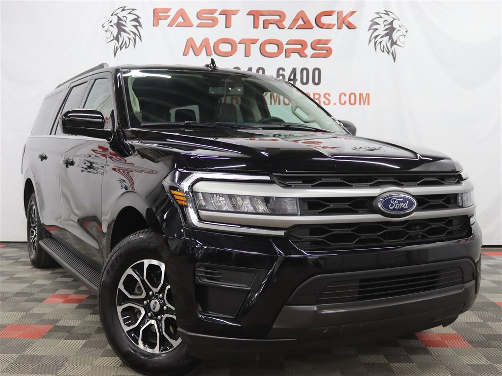 Used 2024 Ford Expedition Max XLT image 3
