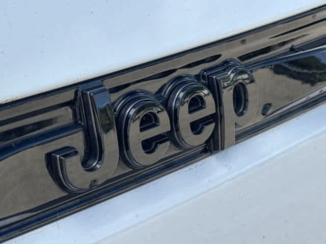 Used 2023 Jeep Grand Cherokee Limited w/ Luxury Tech Group II AWD/4WD image 11