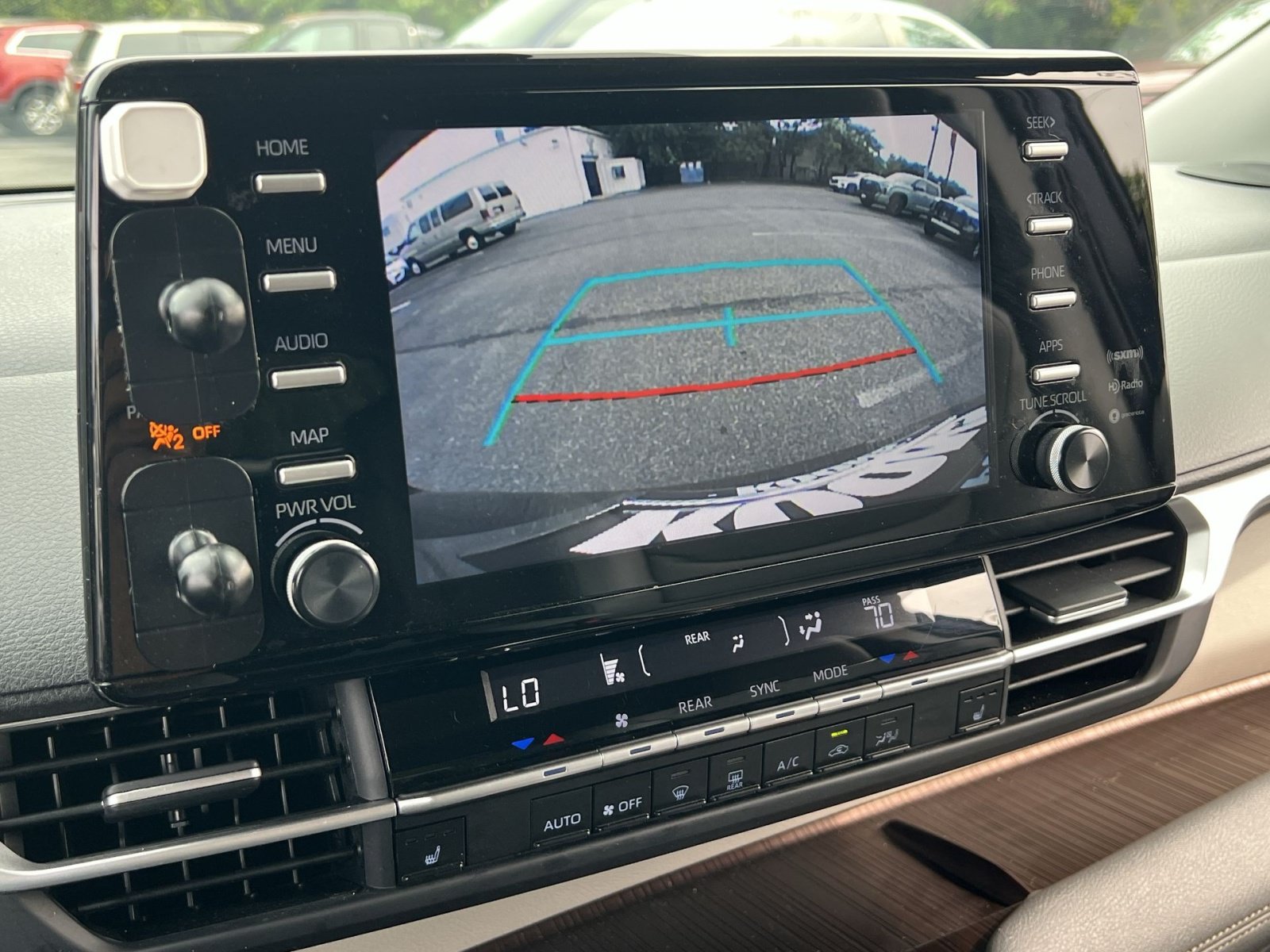 Used 2023 Toyota Sienna XLE FWD image 18