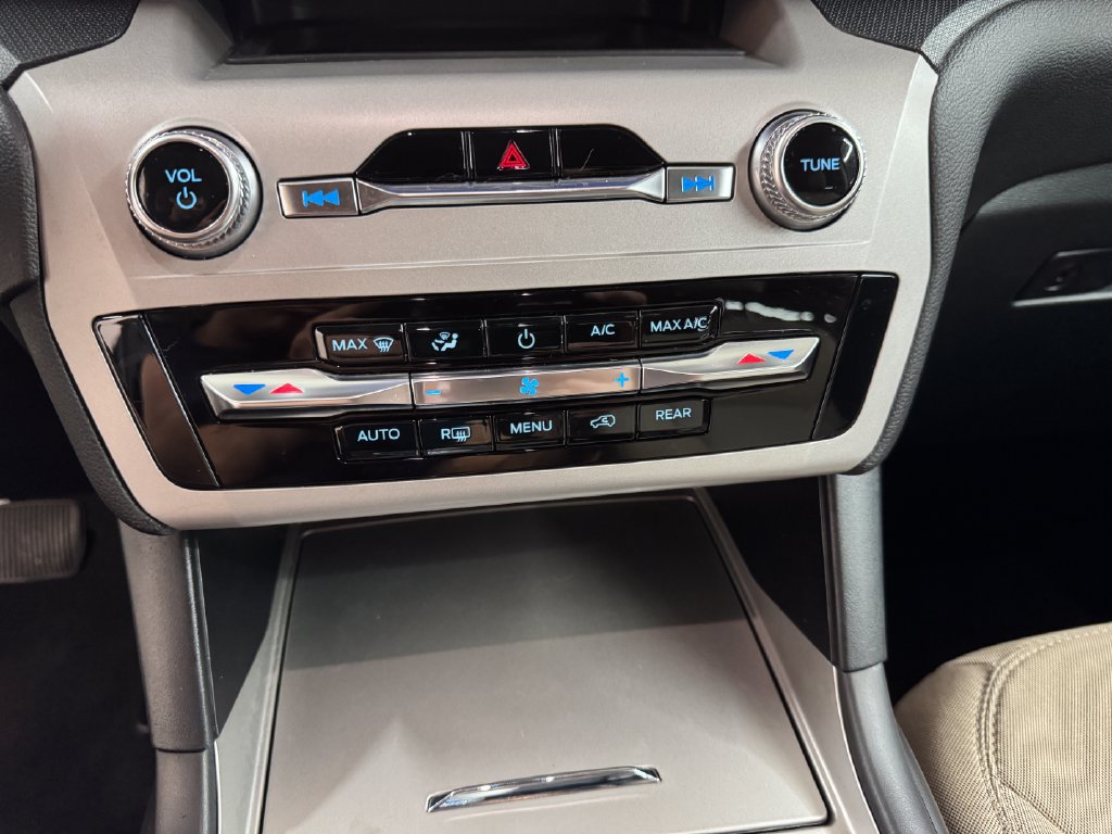 Used 2023 Ford Explorer 4WD image 23