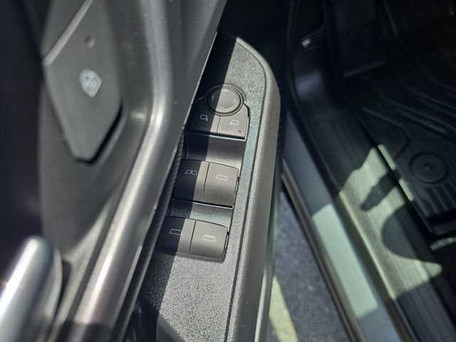 Certified 2025 Chevrolet Equinox EV RS FWD image 16