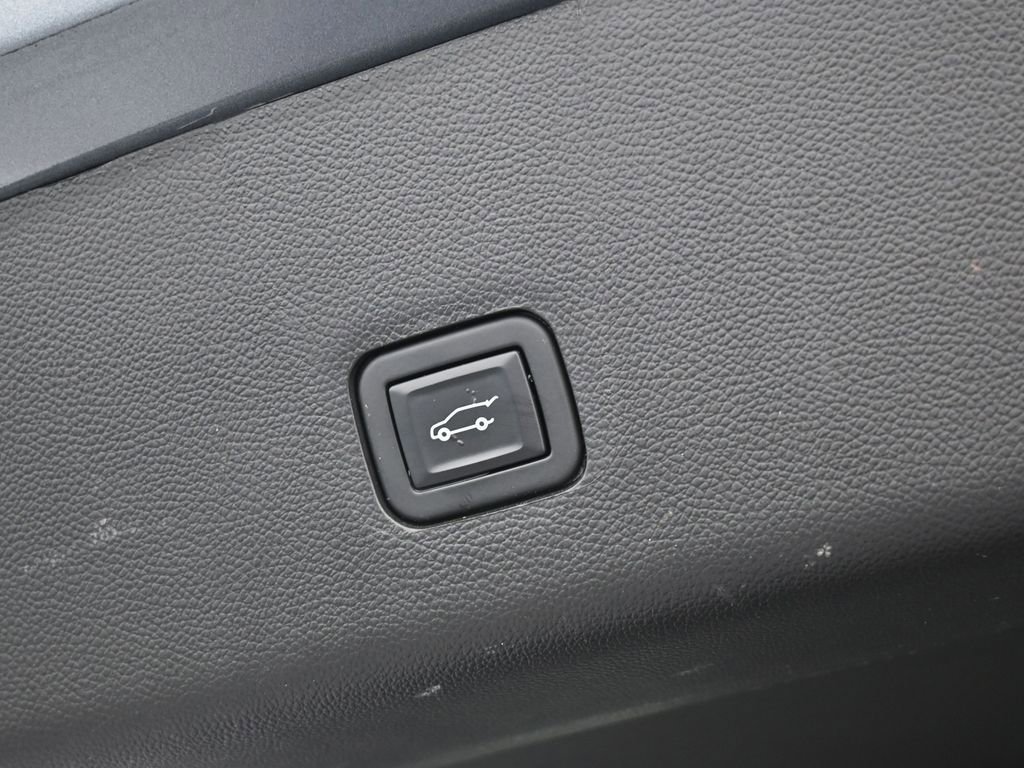 Used 2020 Chevrolet Traverse LT w/ LT Premium Package image 48