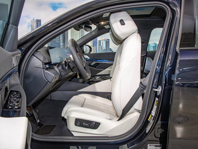 Used 2025 BMW i5 M60 w/ Premium Package image 20