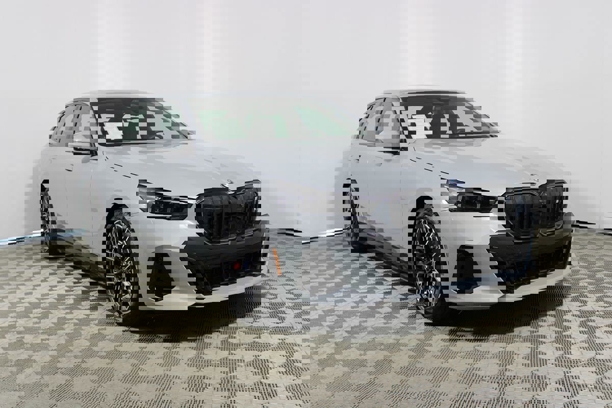 Used 2025 BMW i5 eDrive40i w/ M Sport Package image 25