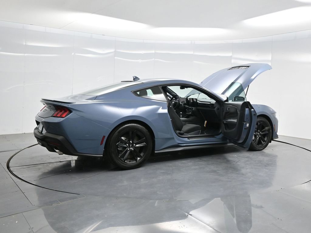 Used 2025 Ford Mustang GT RWD image 5