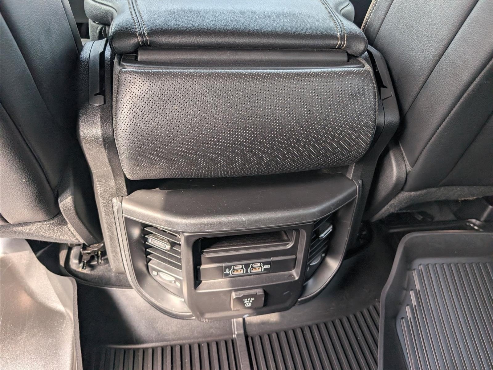 Used 2019 RAM 1500 Laramie AWD/4WD image 18