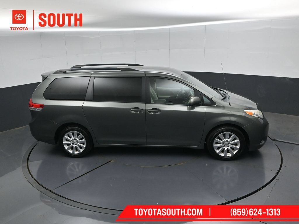Used 2014 Toyota Sienna LE AWD/4WD image 42