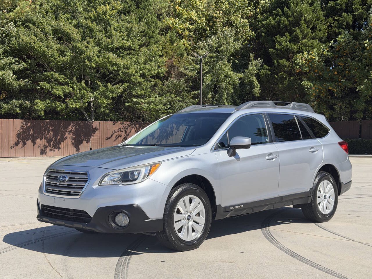 Used 2017 Subaru Outback 2.5i Premium AWD/4WD image 1
