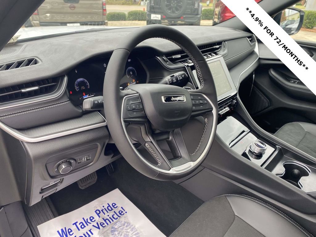 New 2025 Jeep Grand Cherokee Altitude image 18