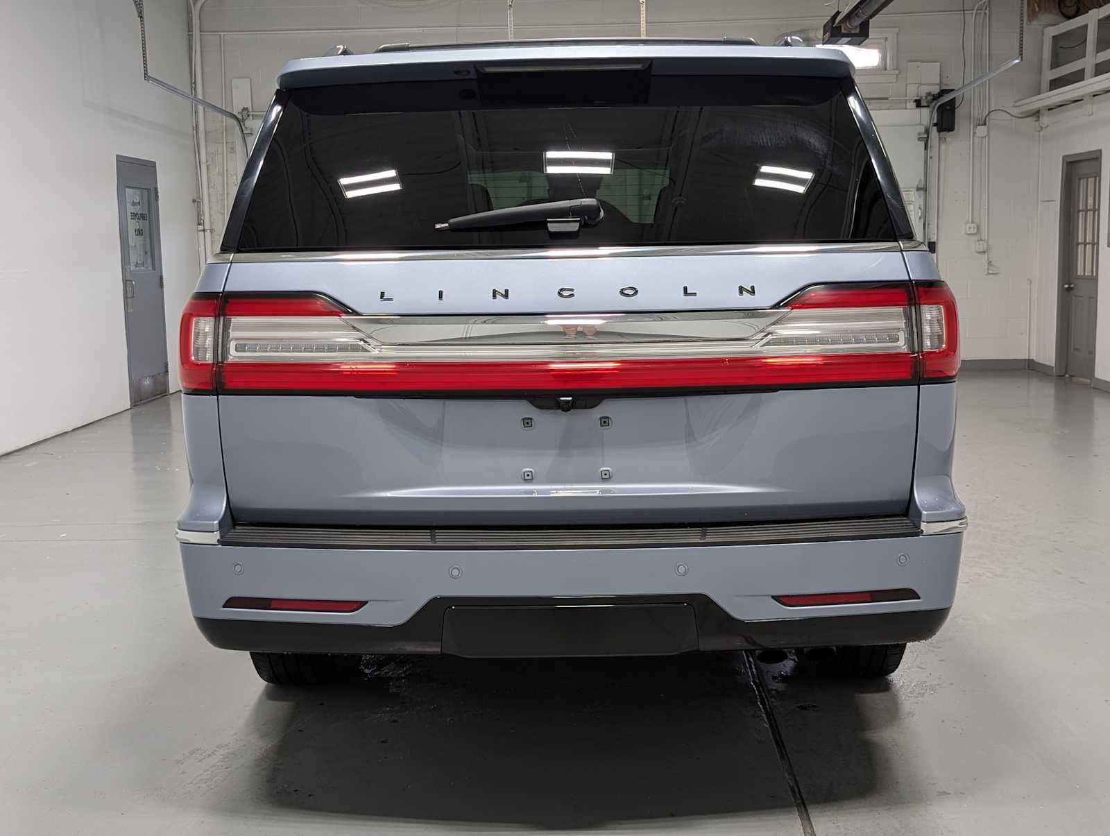 Used 2021 Lincoln Navigator L Black Label w/ Cargo Convenience Package AWD/4WD image 9
