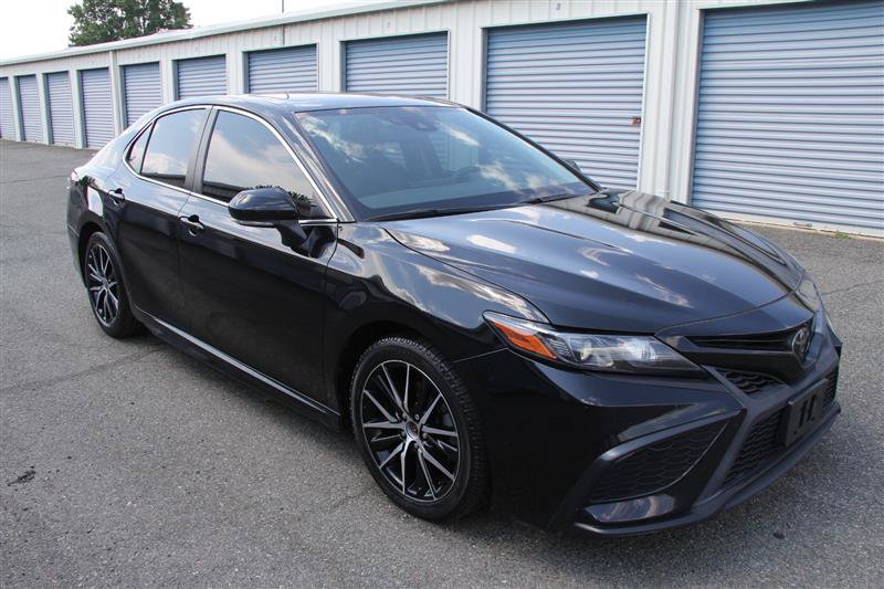 Used 2022 Toyota Camry SE w/ Cold Weather Package FWD image 4