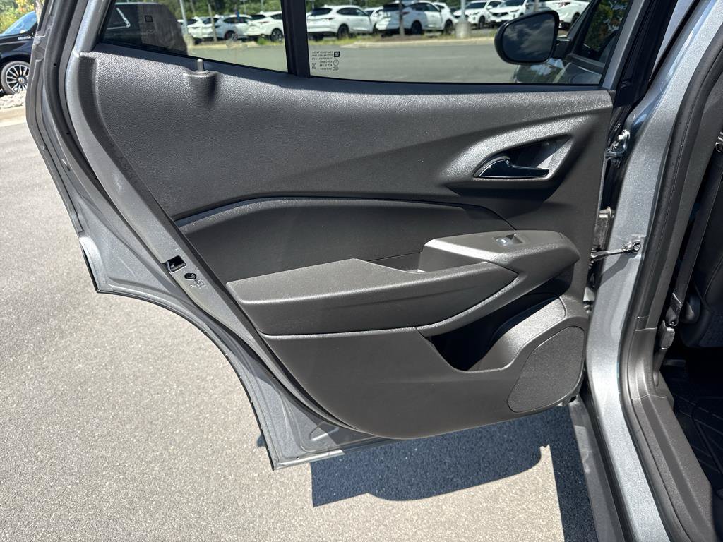 Used 2024 Chevrolet Trax RS w/ Sunroof Package FWD image 20