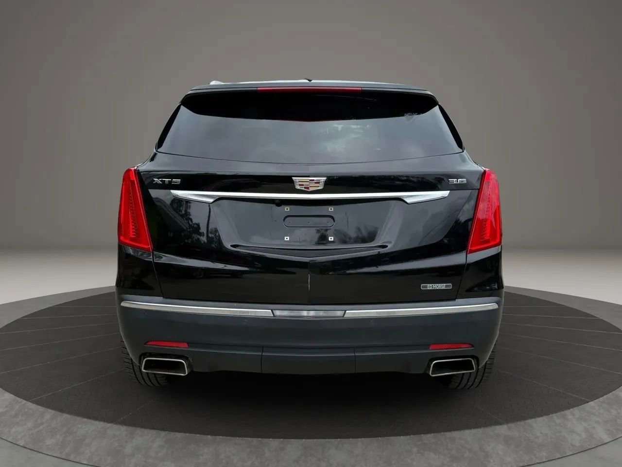 Used 2017 Cadillac XT5 Luxury w/ Driver Awareness Package FWD image 6