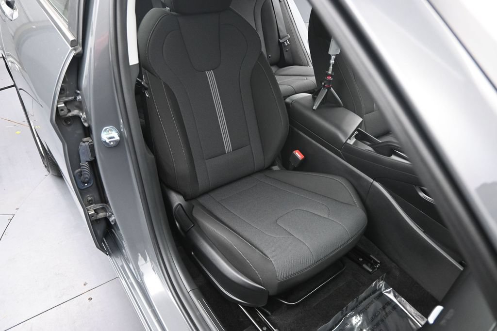 Used 2025 Hyundai Elantra SE FWD image 11
