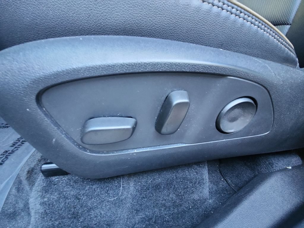 Used 2025 Chevrolet Traverse High Country w/ LPO, Floor Liner Package AWD/4WD image 14