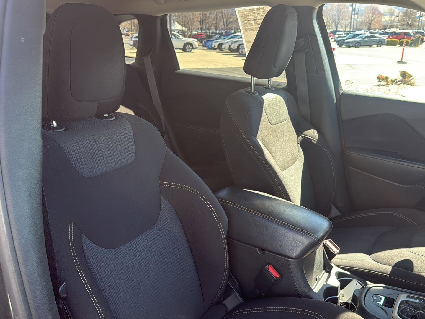 Used 2016 Jeep Cherokee Latitude w/ Cold Weather Group image 32