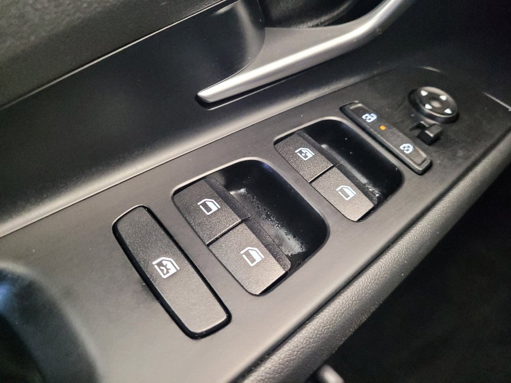 Used 2025 Hyundai Elantra SEL image 27