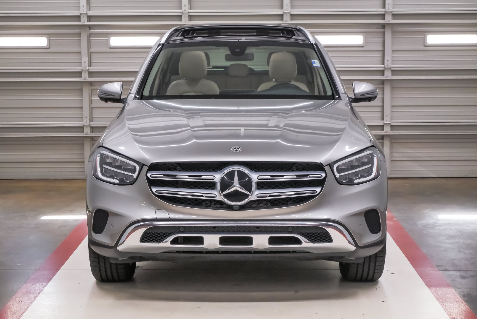 Used 2021 Mercedes-Benz GLC 300 image 4