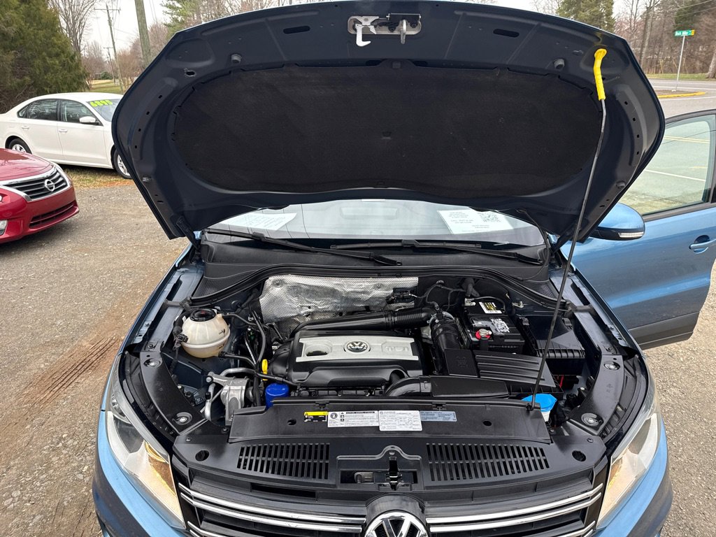 Used 2017 Volkswagen Tiguan Limited w/ Premium Package image 14