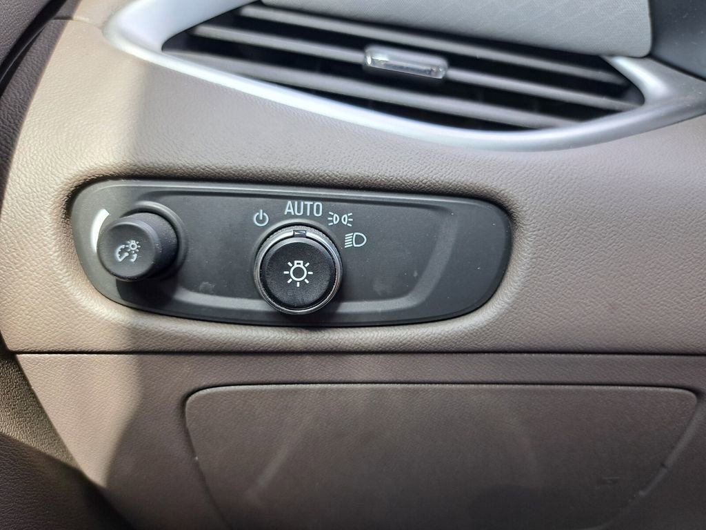 Used 2024 Chevrolet Malibu LT image 14