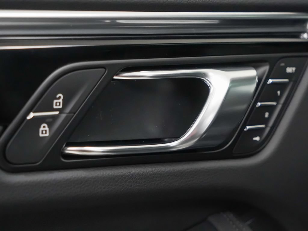 Certified 2026 Porsche Macan Turbo AWD/4WD image 20