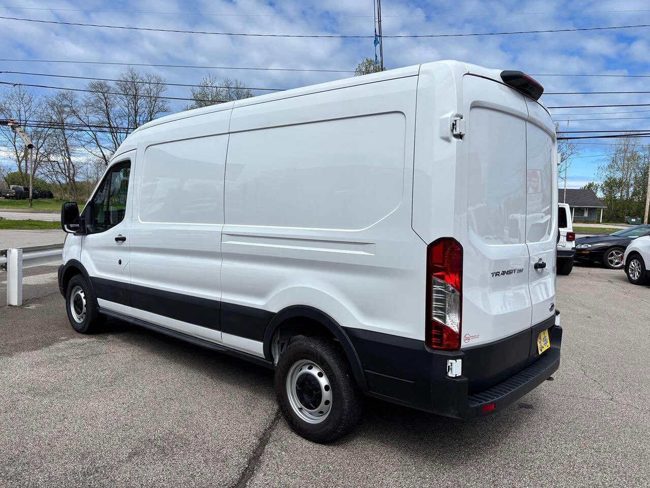 Used 2025 Ford Transit 250 148 Medium Roof RWD image 4