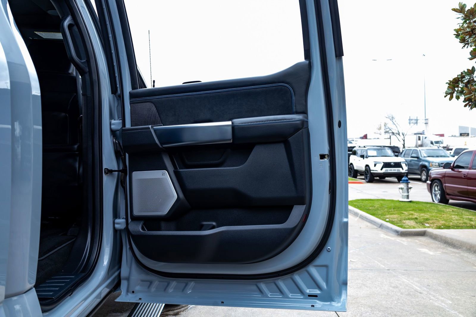 Used 2025 Ford F350 Platinum AWD/4WD image 38