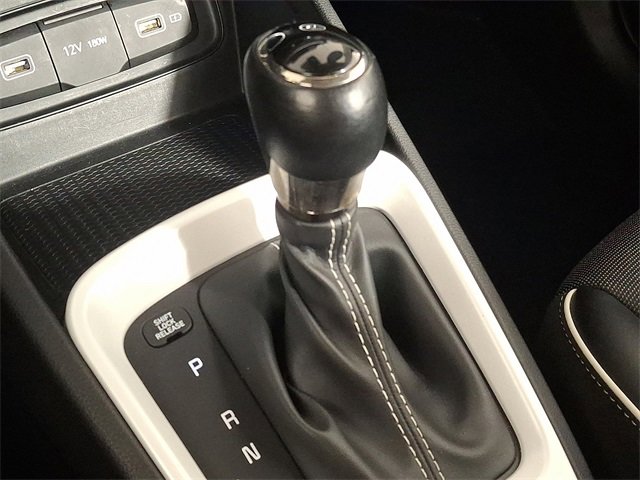 Used 2022 Hyundai Venue Limited image 14