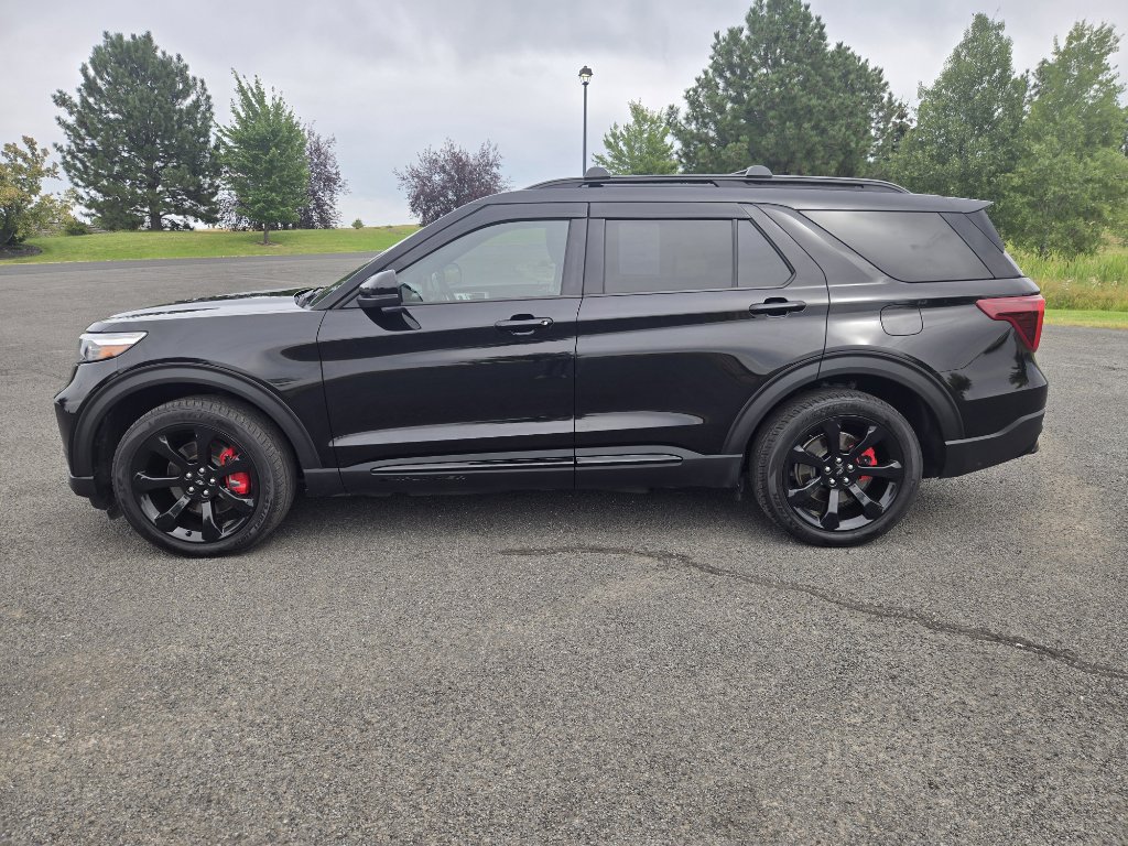 Used 2022 Ford Explorer ST w/ ST Street Pack image 9