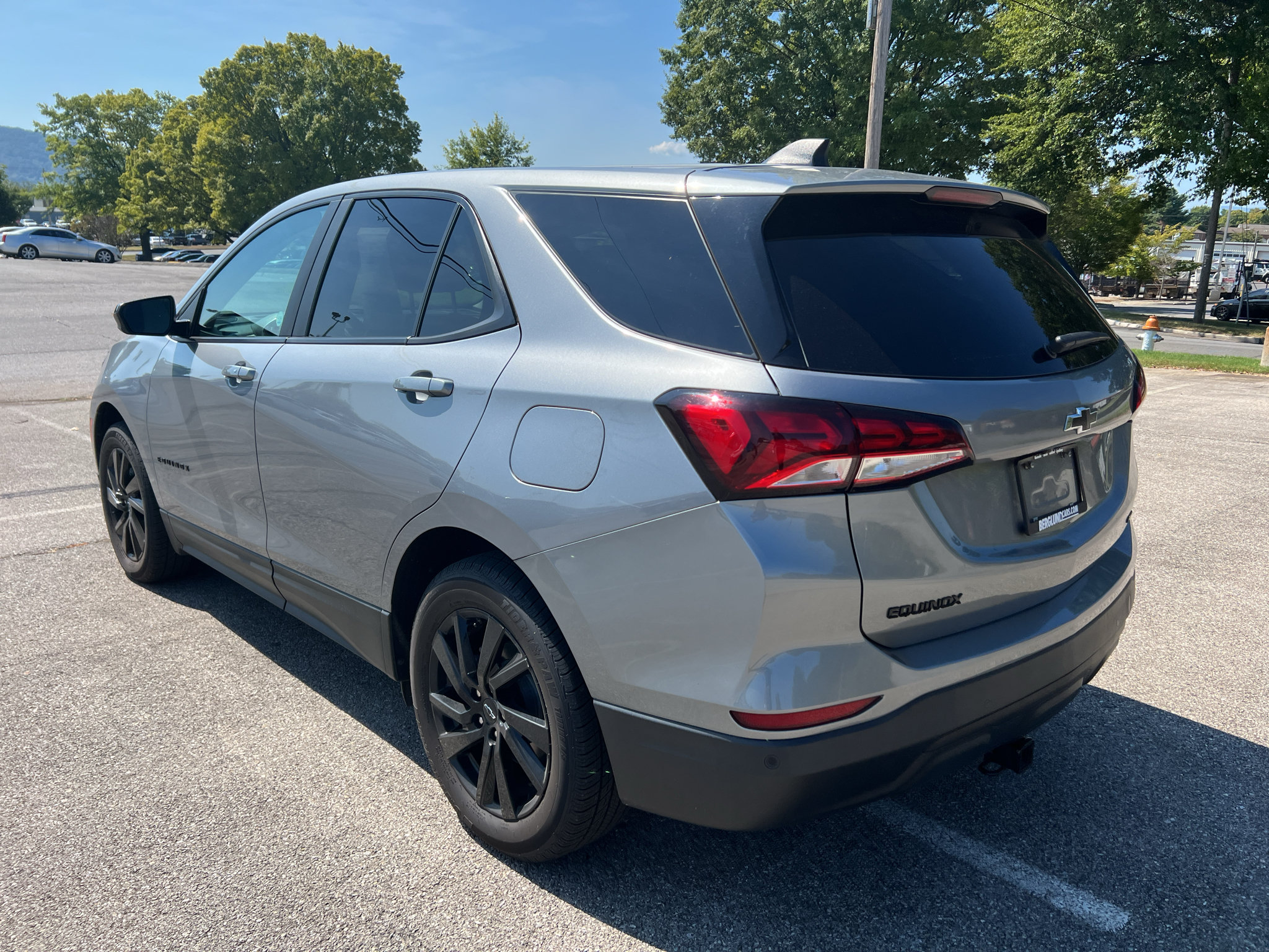 Used 2023 Chevrolet Equinox LS w/ LS Convenience Package AWD/4WD image 5