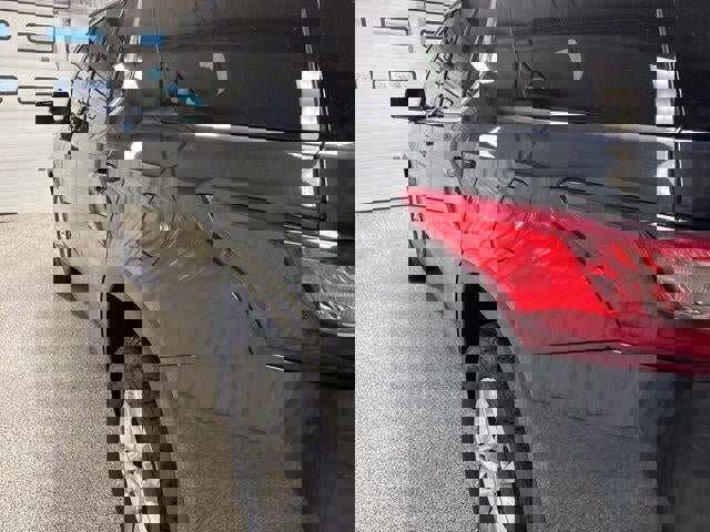 Used 2021 Chevrolet Traverse LT image 36