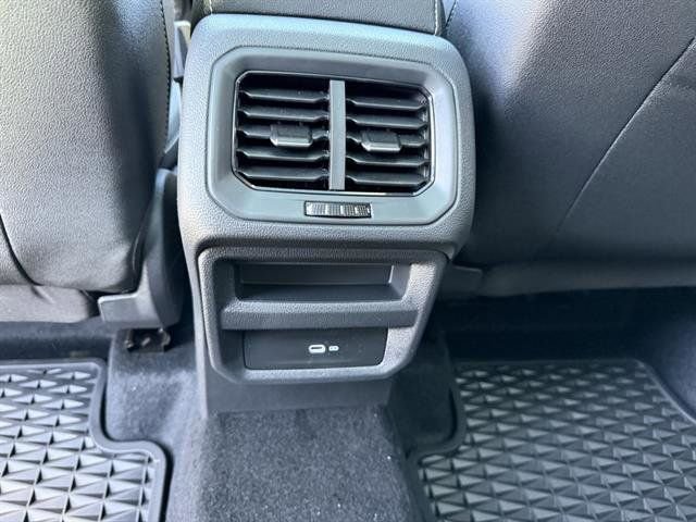 New 2025 Volkswagen Taos SEL image 25