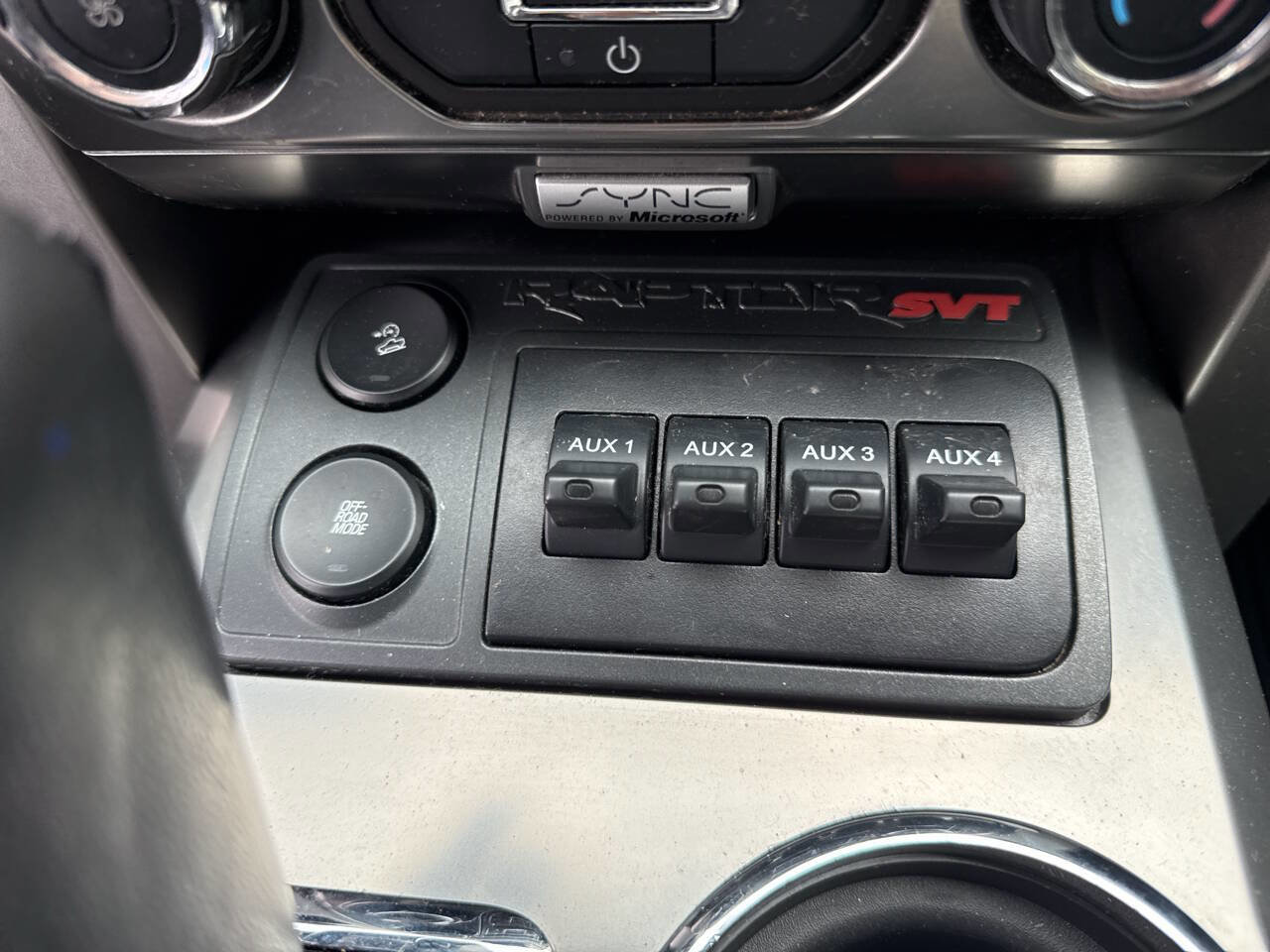 Used 2014 Ford F150 Raptor image 25