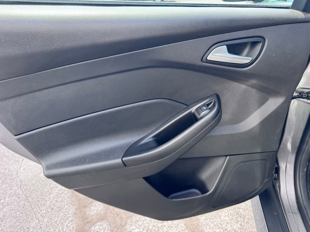 Used 2014 Ford Focus SE FWD image 23