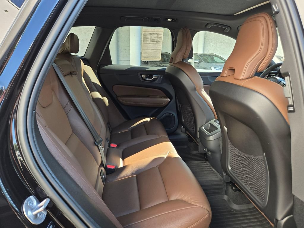 Certified 2023 Volvo XC60 B5 Plus w/ Climate Package AWD/4WD image 12