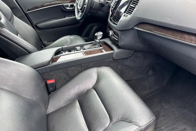 Used 2017 Volvo XC90 T6 Momentum w/ Vision Package AWD/4WD image 18