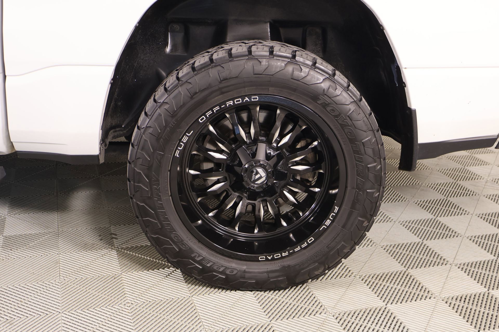 Used 2023 RAM 1500 Laramie AWD/4WD image 19