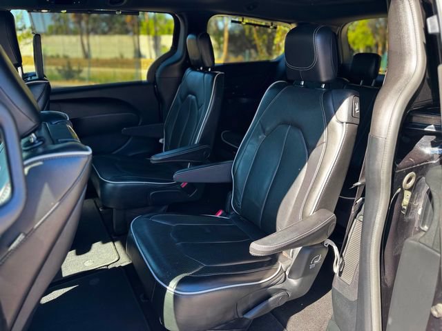 Used 2018 Chrysler Pacifica Limited w/ Advanced Safetytec Group FWD image 37