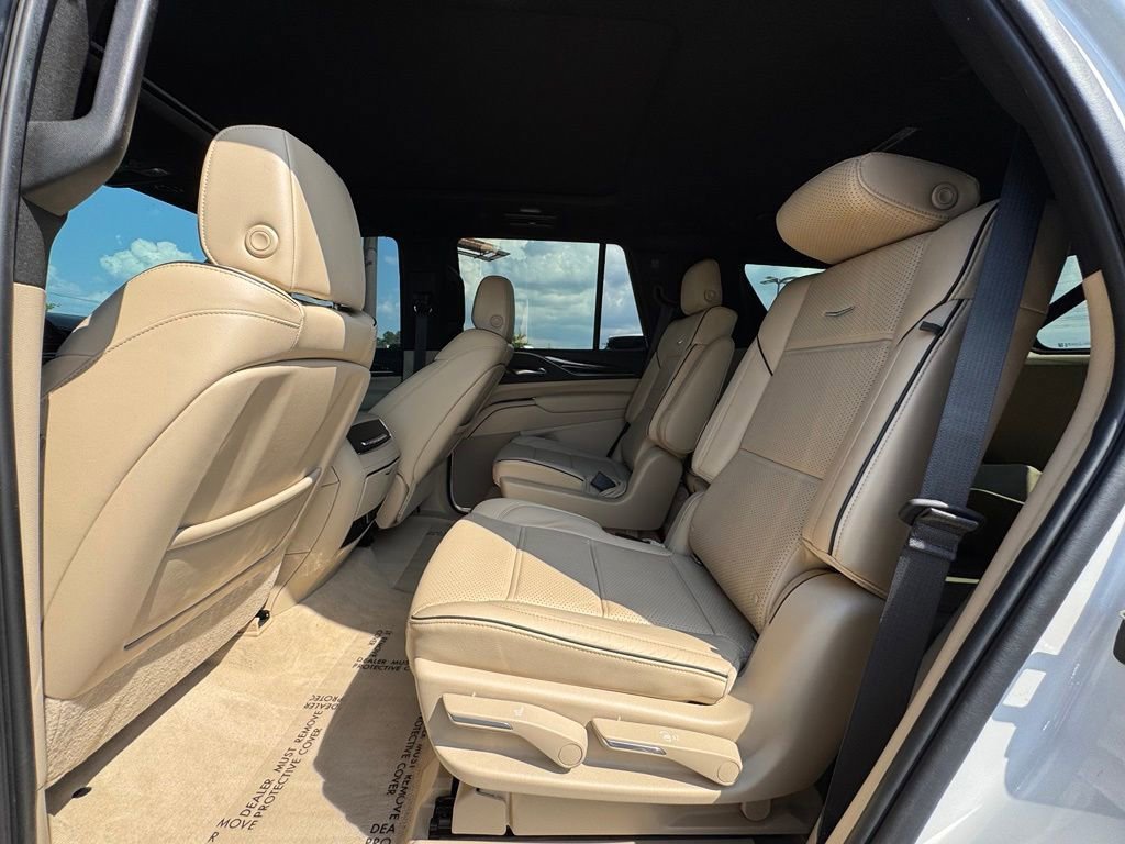 Used 2021 Cadillac Escalade Premium Luxury AWD/4WD image 33