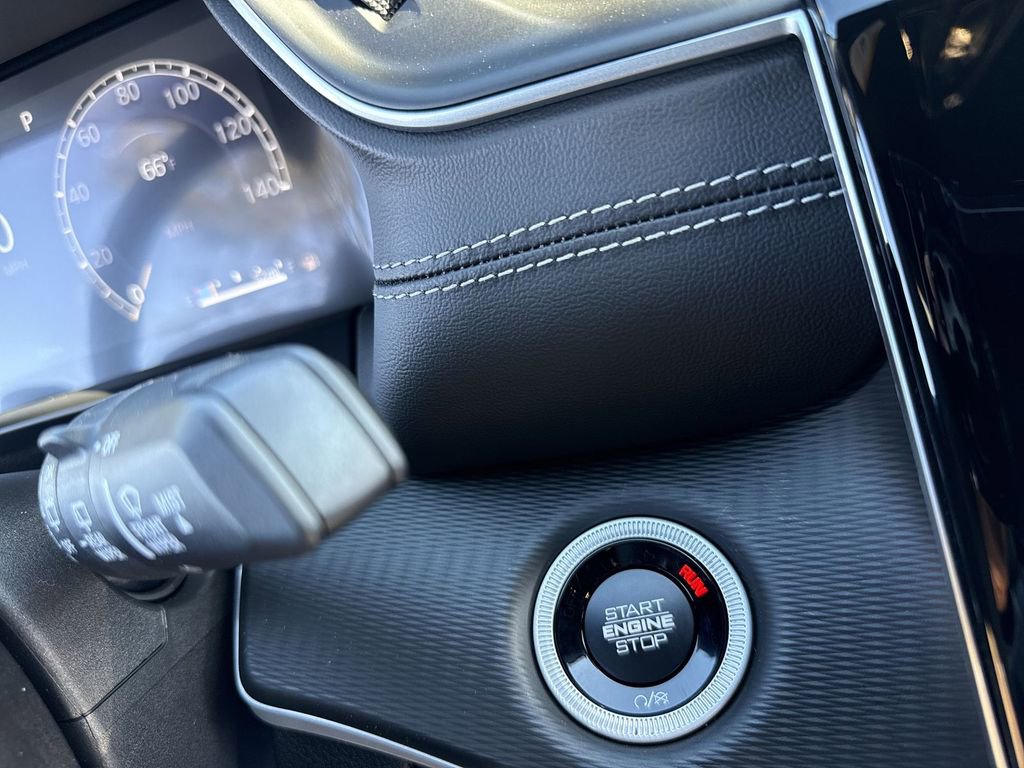 New 2025 Jeep Grand Cherokee Altitude image 20